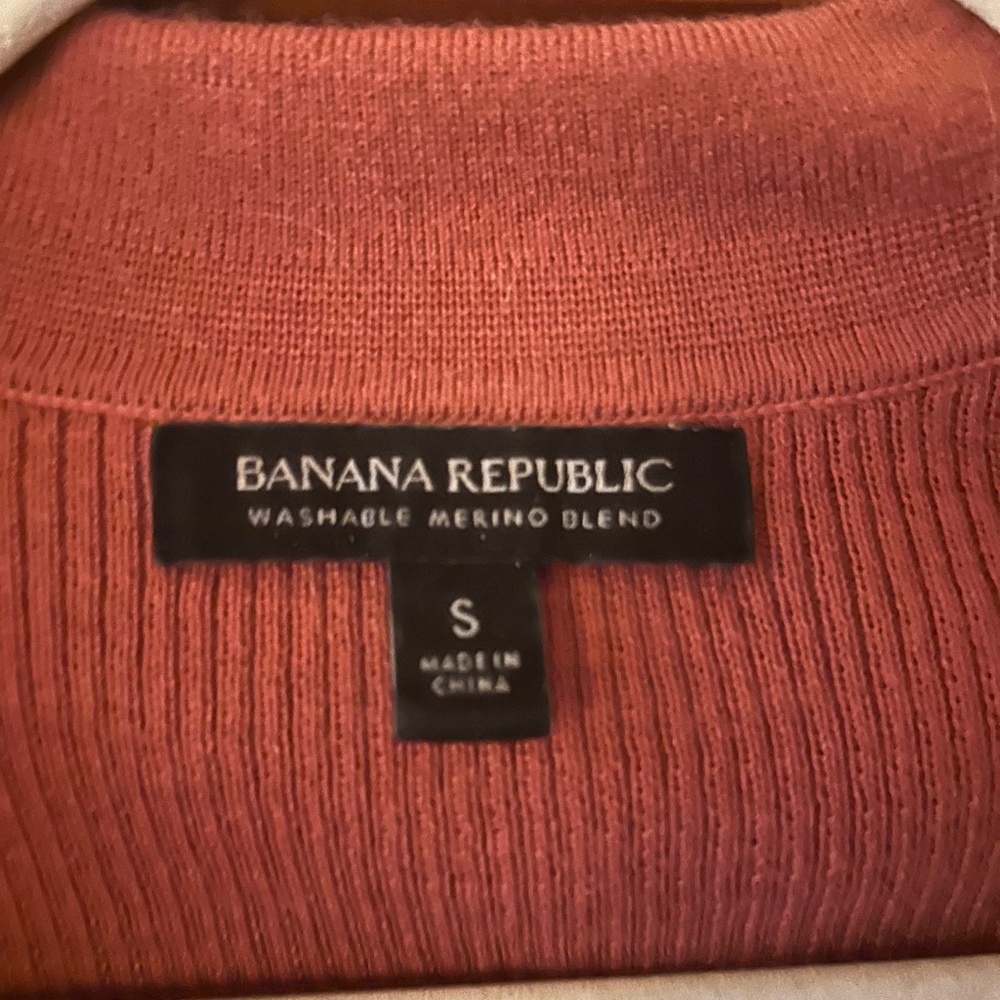 Banana Republic Mauve collared sweater - Picture 2 of 5